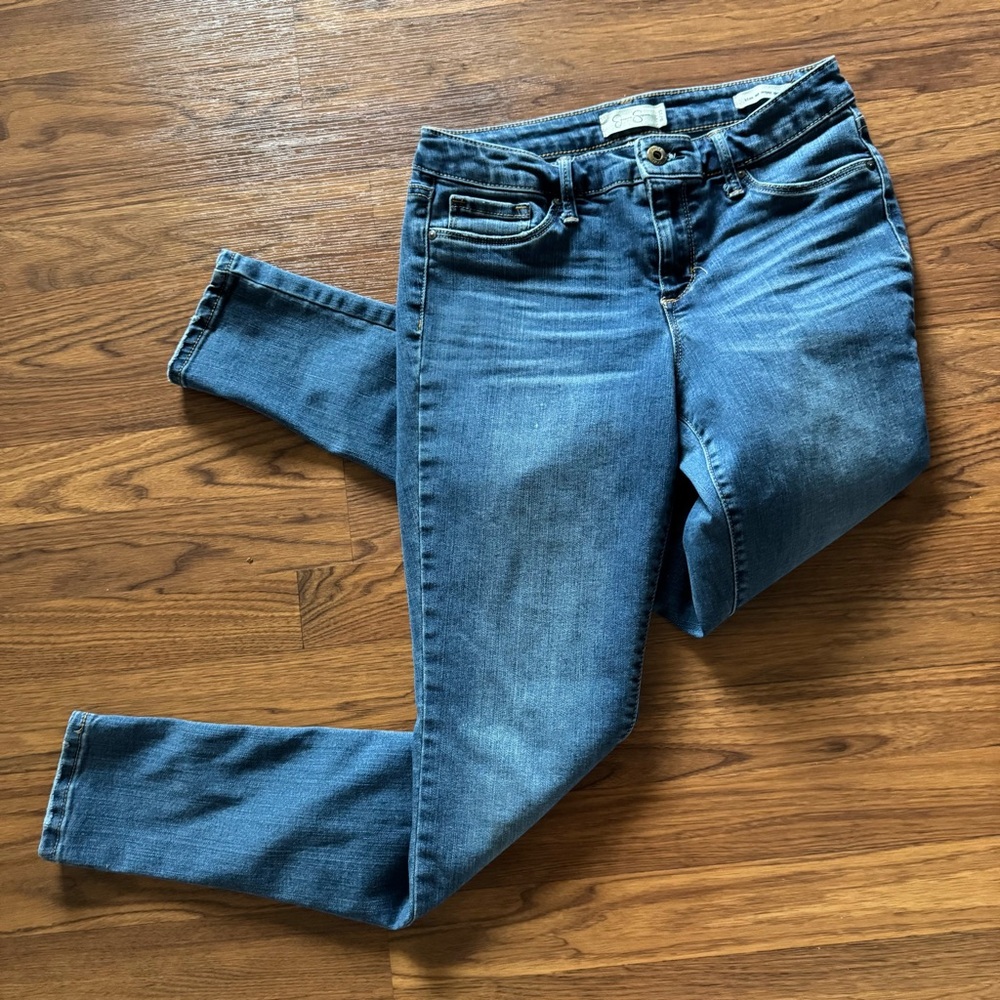 Jessica Simpson size 8 kiss me super skinny mid-rise jeans
